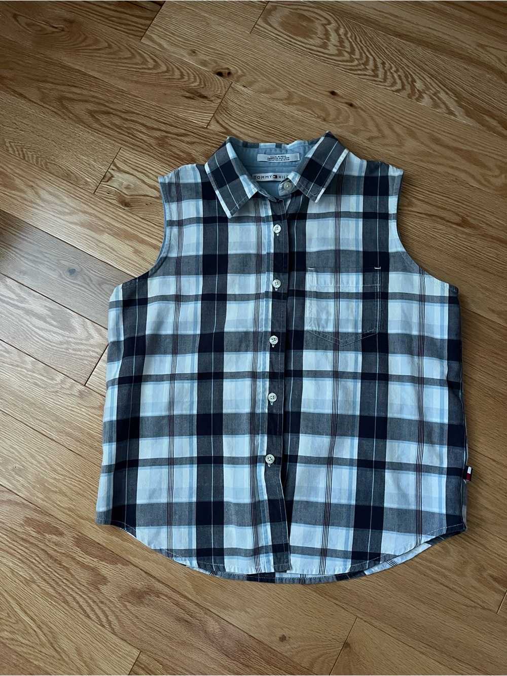 Tommy Hilfiger Black & White Plaid Sleeveless Button-Down Shirt